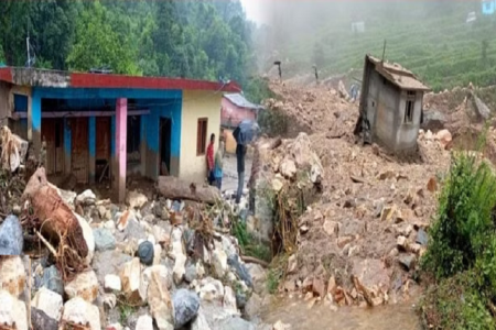 उत्तरकाशी में जगह-जगह बादल फटने भारी तबाही, पानी के सैलाब में बह गई सड़कें और मकान