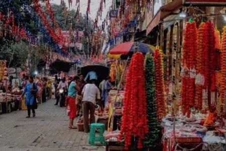 ऑनलाइन शॉपिंग ने छीनी बाजारों की चमक, इतने प्रतिशत तक घटे ग्राहक!