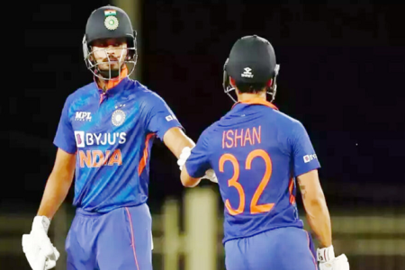 श्रेयस अय्यर और ईशान किशन की इस हरकत से नाराज BCCI ! सेंट्रल कॉन्ट्रेक्ट से किया बाहर