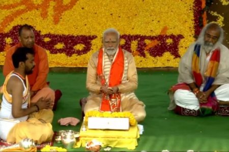 Kalki Dham: पीएम मोदी ने वैदिक मंत्रोच्चारण के साथ किया कल्कि धाम का शिलान्यास