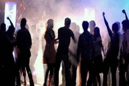 Noida: लड़की की बर्थडे पार्टी में दो दोस्तों में हुई जमकर मारपीट, एक की गई जान