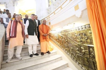 सीएम योगी ने यूपी विधानसभा के मुख्य द्वार का किया उद्घाटन