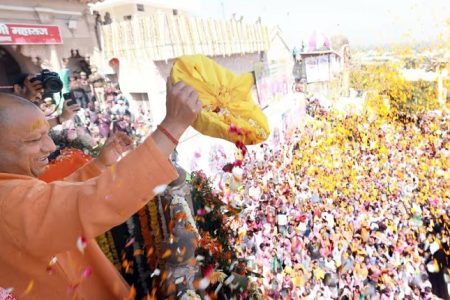 अयोध्या-काशी के बाद अब मथुरा की बारी…बरसाना रंगोत्सव में बोले सीएम योगी