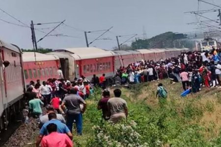 Kamakhya Express Derail: ओडिशा में बड़ा ट्रेन हादसा, कामाख्या एक्सप्रेस के 11 डिब्बे पटरी से उतरे
