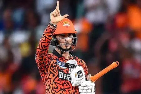 IPL 2025: अभिषेक शर्मा का तूफानी शतक जड़ रचा इतिहास, एक झटके में टूटे कई कीर्तिमान