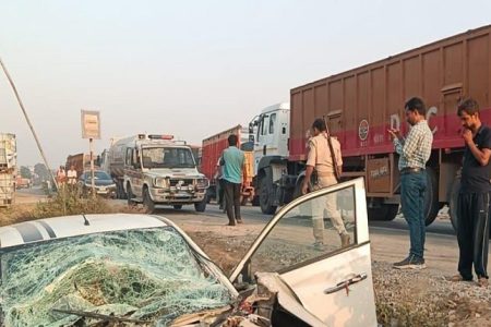 Buxar Road Accident: बिहार में भीषण सड़क हादसा, खड़े ट्रेलर से पीछे से टकराई कार, चार की मौत