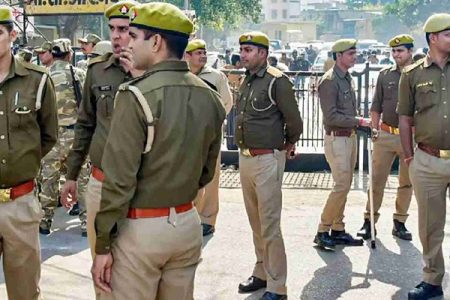 Waqf Amendment Bill: वक्फ बिल को लेकर बढ़ाई गई चौकसी, पुलिस कर्मियों की छुट्टी रद्द