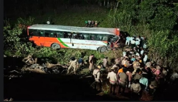 Lucknow-road-accident.j