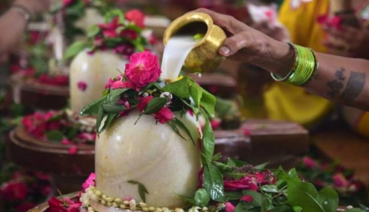 Sawan 2026: भगवान शिव प्रिय सावन महीना आज से शुरू, पहले दिन शिवालयों में उमड़ा आस्था का सैलाब