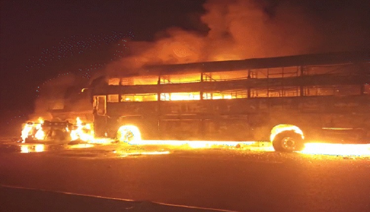 lucknow-bus-fire